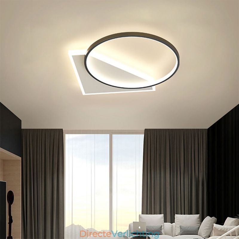 Moderne plafondlamp met inbouwmontage