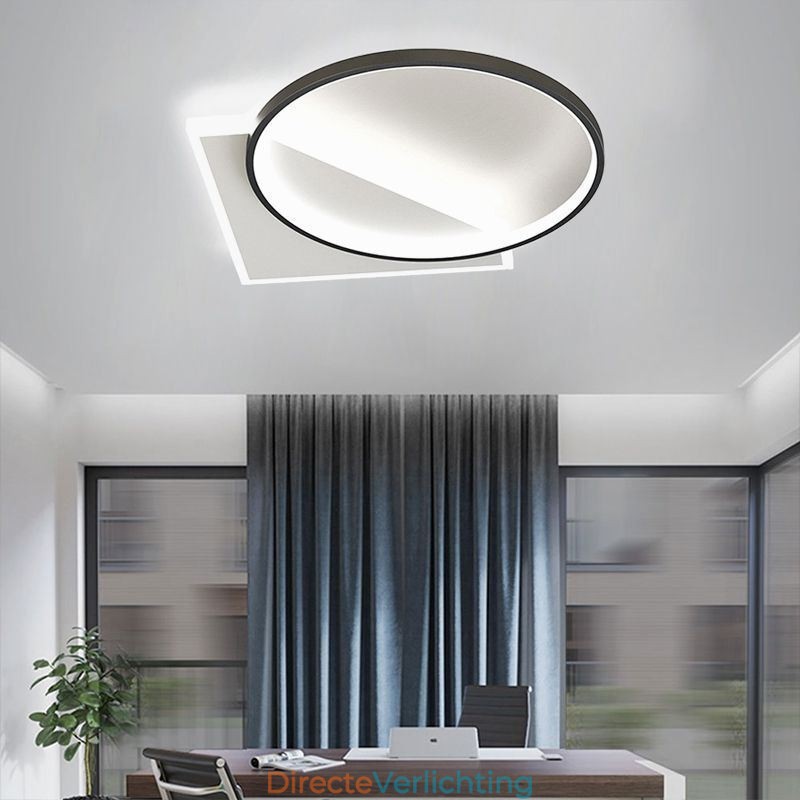Moderne plafondlamp met inbouwmontage