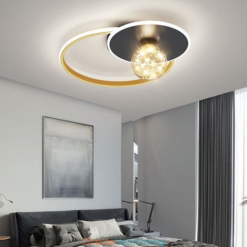 Minimalistische plafondlamp voor inbouw in woondecoratie