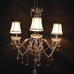 Moderne schitterende kroonluchter met 3 lampen en kristallen arm