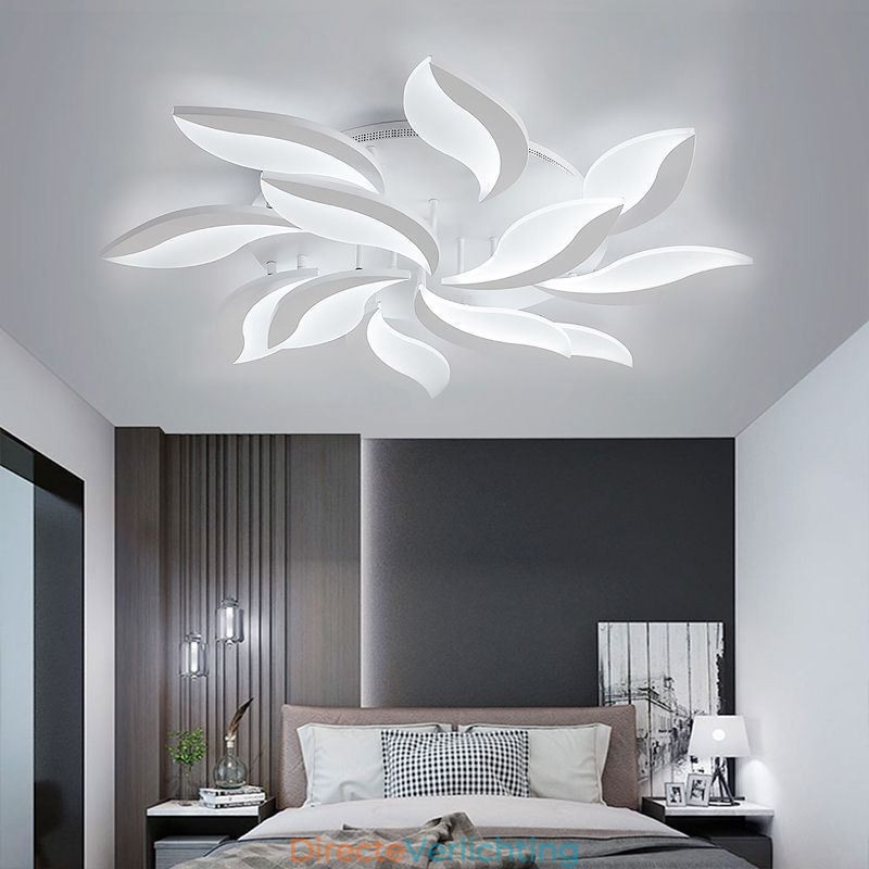 Plafondlamp met acryl bloemblaadjes