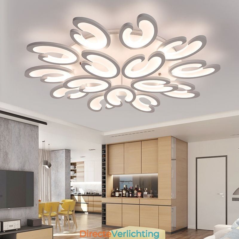 Bloemvormige plafondlamp met plafondbevestiging