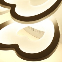 Plafondlamp in de vorm van een hartvormig bloemblaadje, inbouw