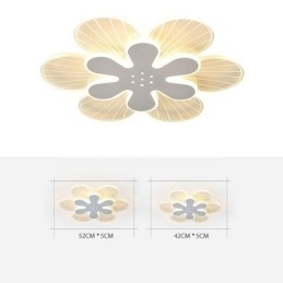 Moderne plafondlamp met mooie bloemen als decoratie