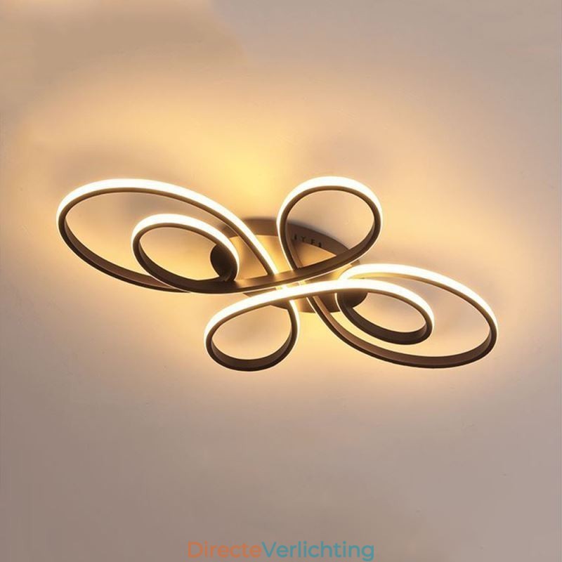 Moderne plafondlamp met bloemenmotief, decoratieve verlichting