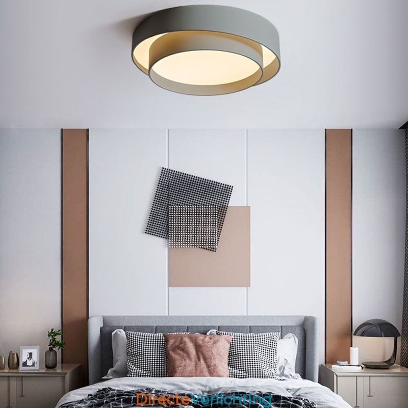 Moderne, ronde plafondlamp met inbouwmontage