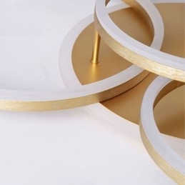 Moderne ronde plafondlamp van goudkleurig materiaal
