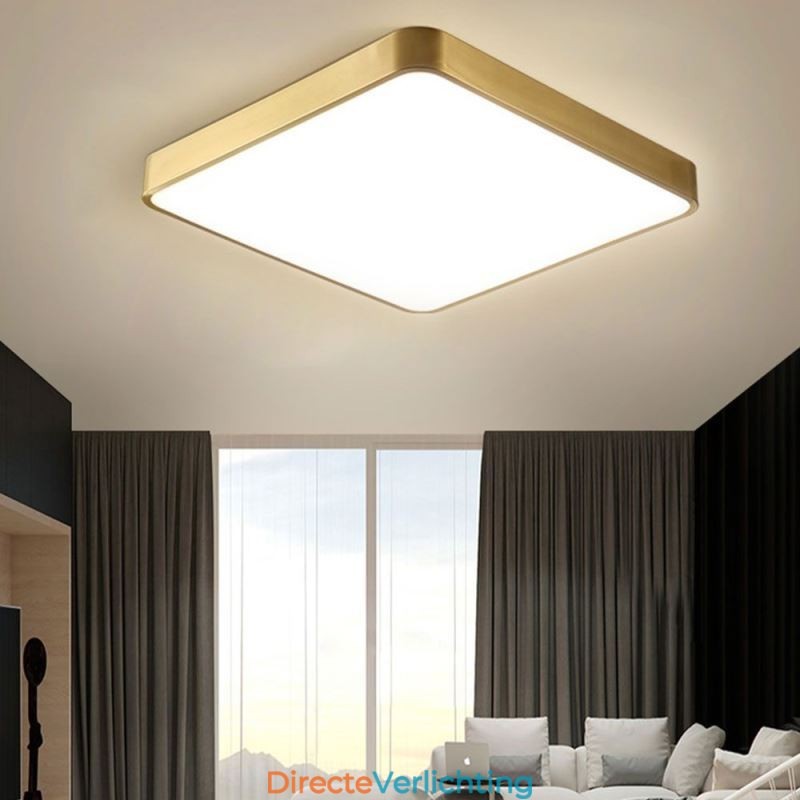 Minimalistische plafondlamp van acryl in vierkant goudkleur