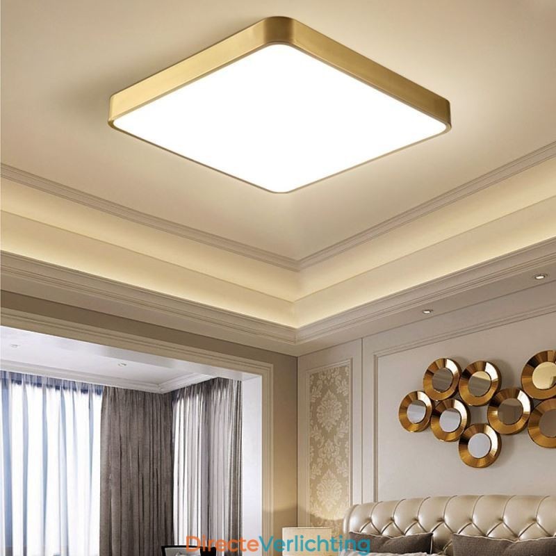 Minimalistische plafondlamp van acryl in vierkant goudkleur