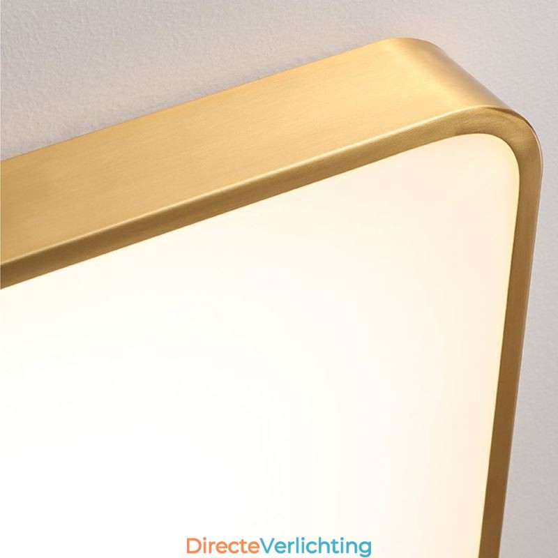 Minimalistische plafondlamp van acryl in vierkant goudkleur