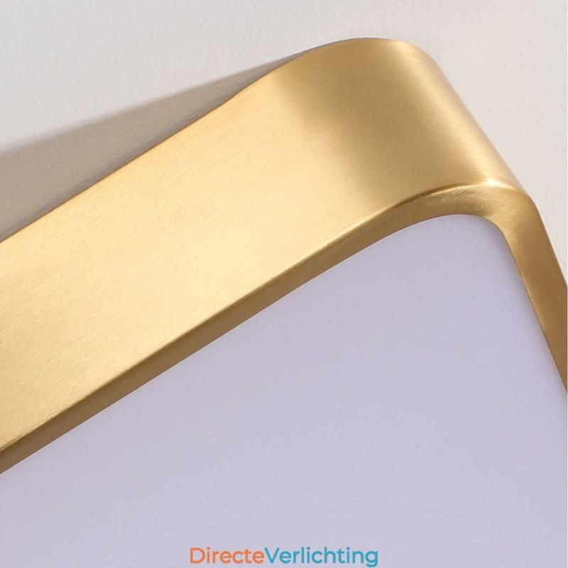 Minimalistische plafondlamp van acryl in vierkant goudkleur