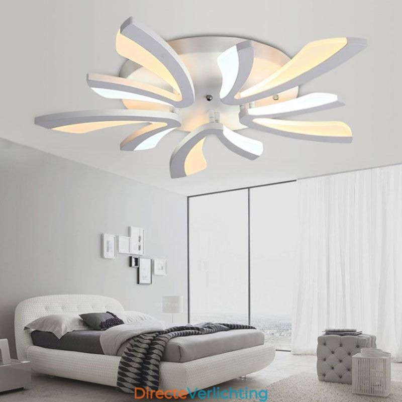 Moderne plafondlamp in de vorm van een paardenbloem