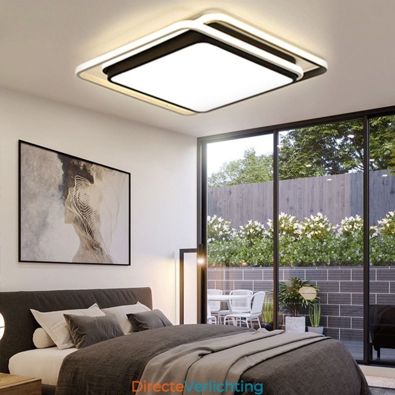 Moderne eenvoudige plafondlamp met geometrische montage, vierkant frame en lamplicht
