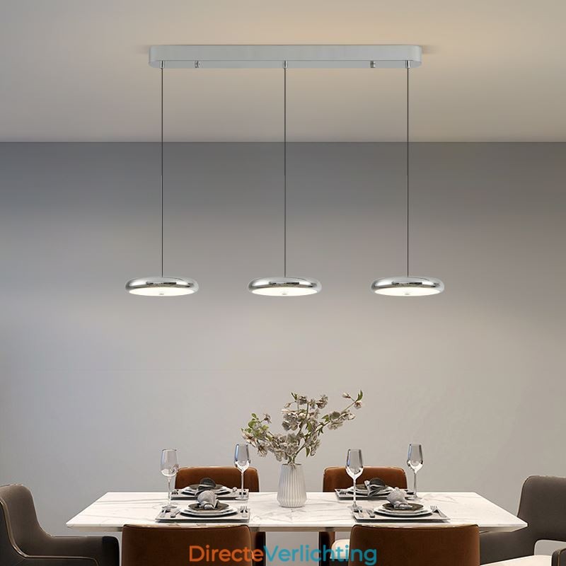 Plafondlamp met drie koppen en hanglamp