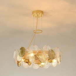 Moderne kroonluchter met schelpglasverlichting voor in de eetkamer
