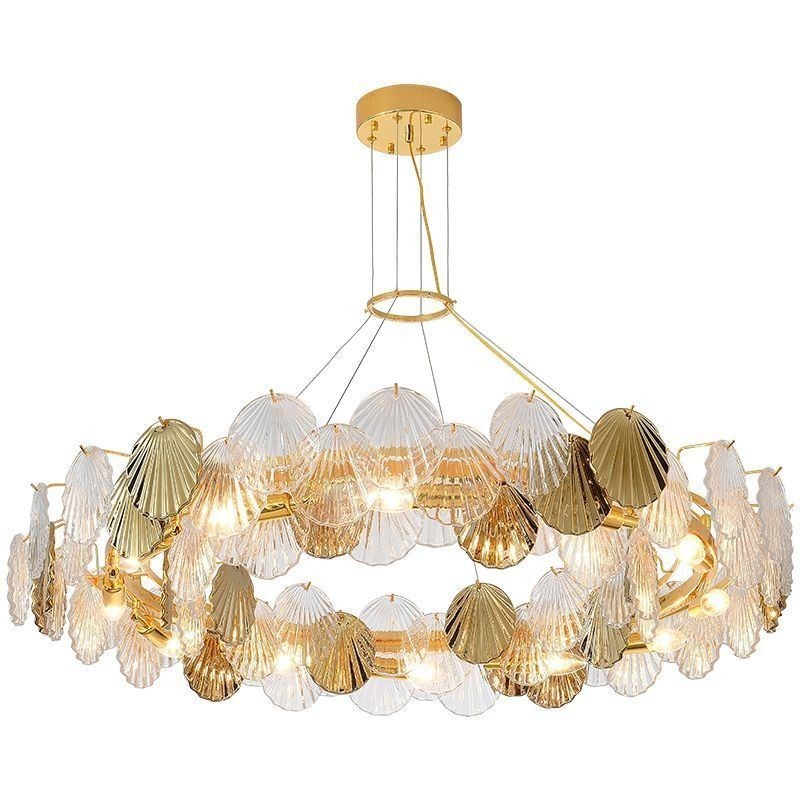 Moderne kroonluchter met schelpglasverlichting voor in de eetkamer