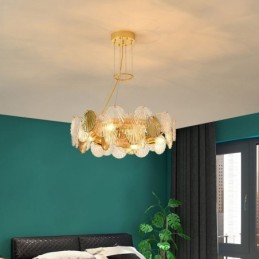 Moderne kroonluchter met schelpglasverlichting voor in de eetkamer