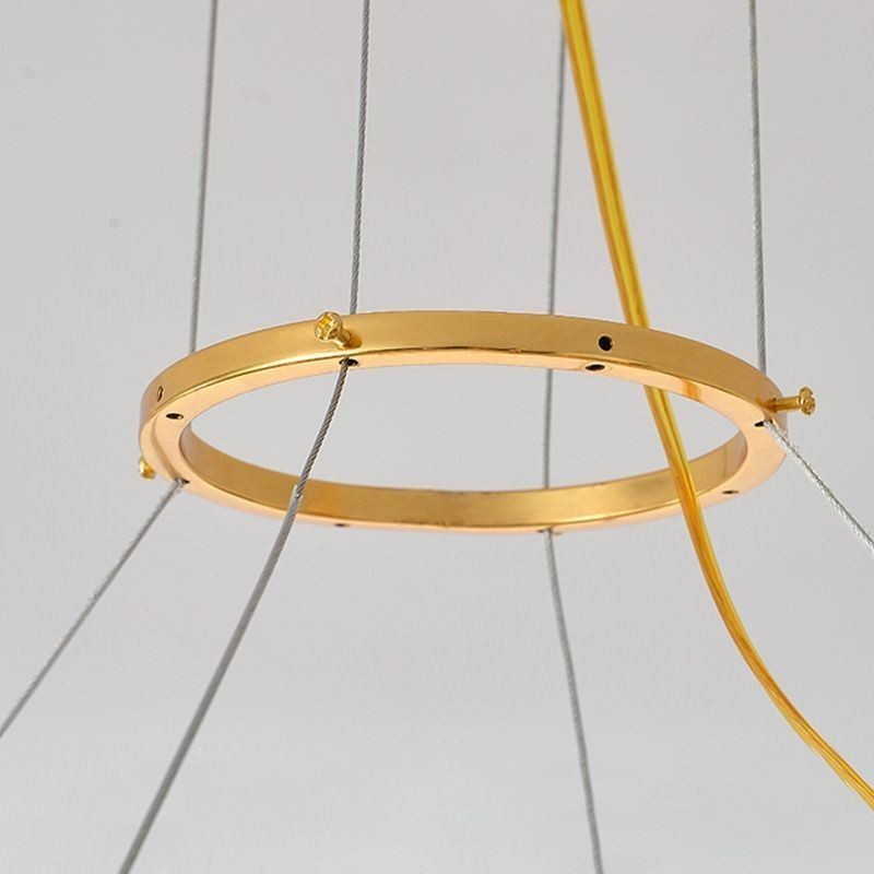 Moderne kroonluchter met schelpglasverlichting voor in de eetkamer