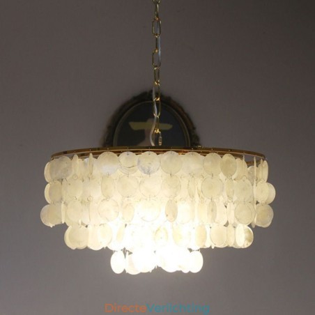 Hanglamp in de vorm van een Europese schelp Hanglamp in de vorm van een Europese schelp