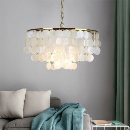 Hanglamp in de vorm van een Europese schelp