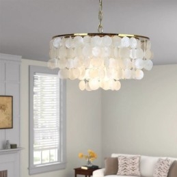 Hanglamp in de vorm van een Europese schelp