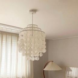 Moderne klassieke hanglamp met witte schelpenkap