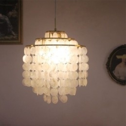 Moderne klassieke hanglamp met witte schelpenkap