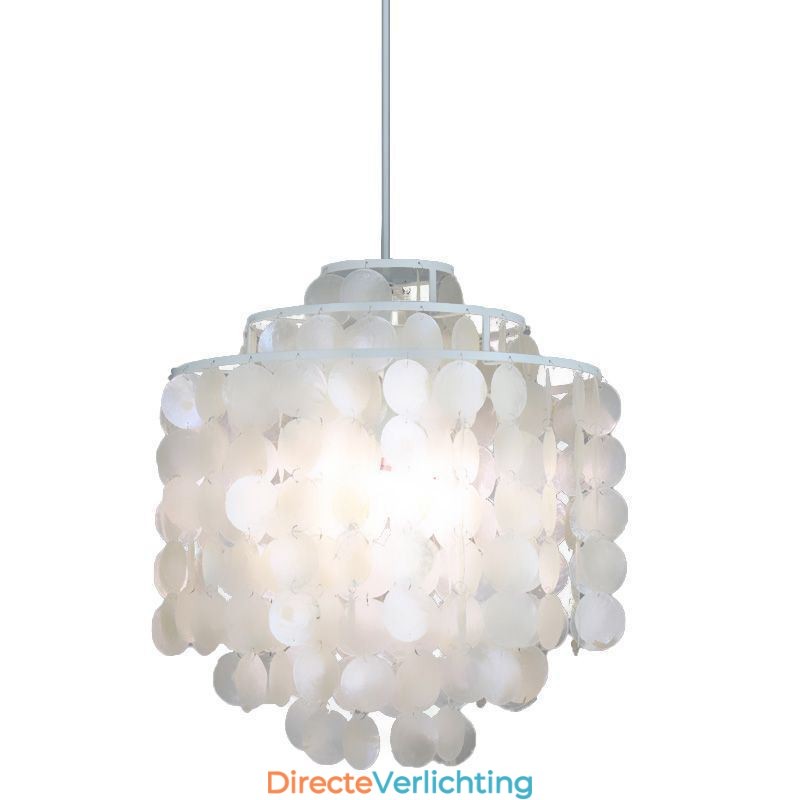 Moderne klassieke hanglamp met witte schelpenkap