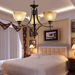 Elegante kroonluchter met 3 lampen in warm licht