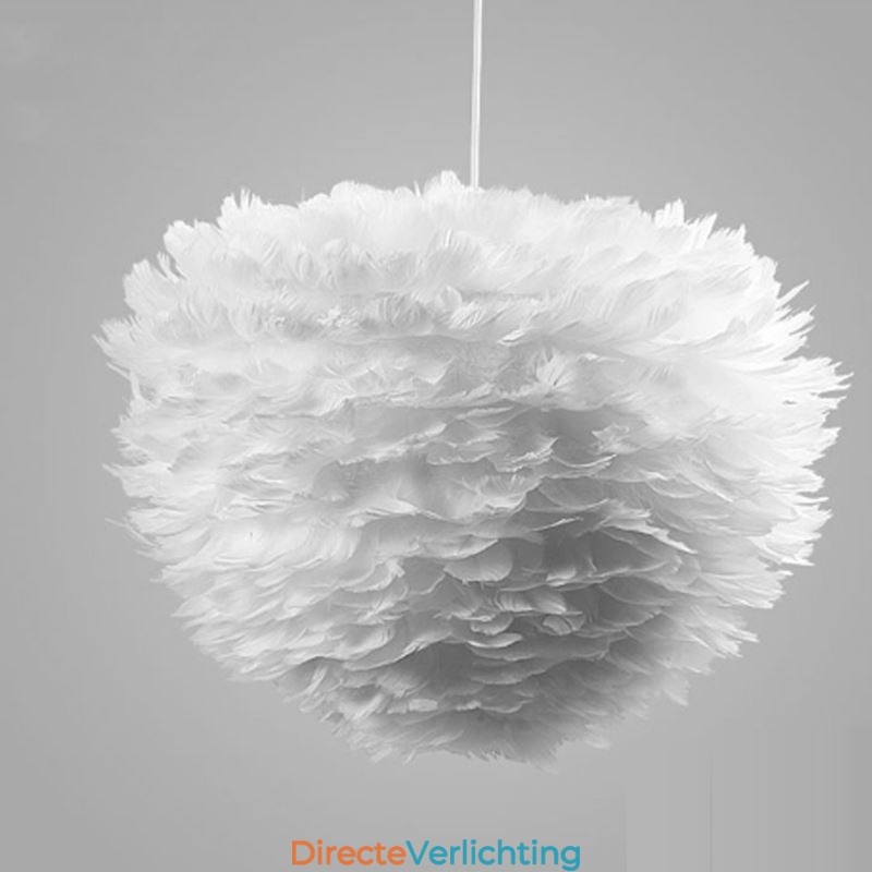 Mooie decoratieve hanglamp in de vorm van een veer