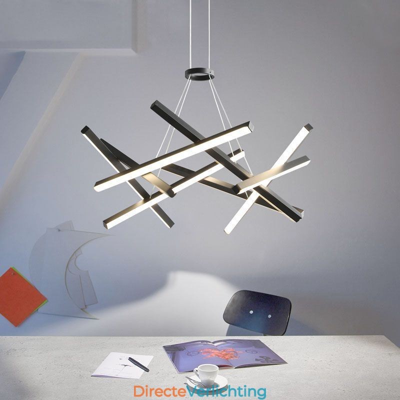 Moderne eenvoudige hanglamp in de vorm van een vogelnest in silicagel
