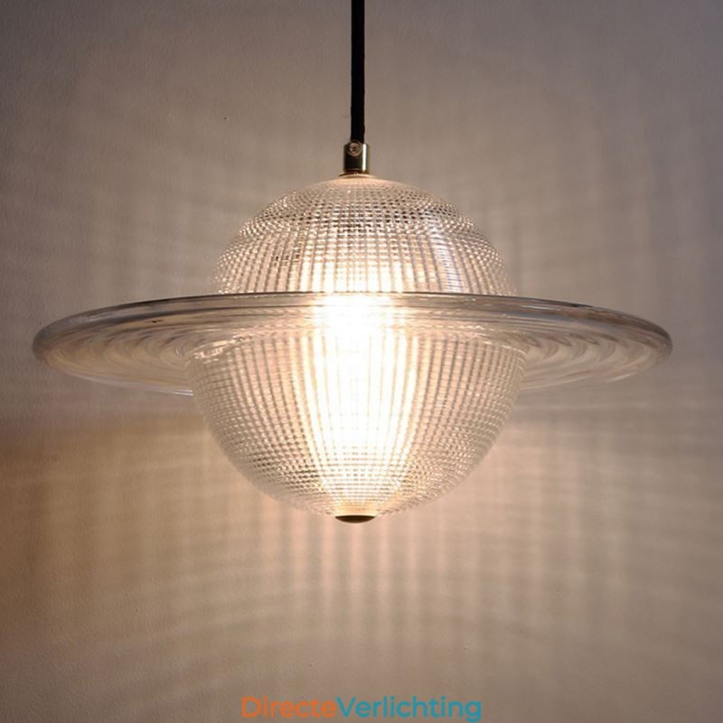 Moderne glazen hanglamp in de vorm van een plafondlamp
