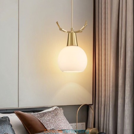 Moderne eenvoudige koperen hanglamp met gewei Moderne eenvoudige koperen hanglamp met gewei