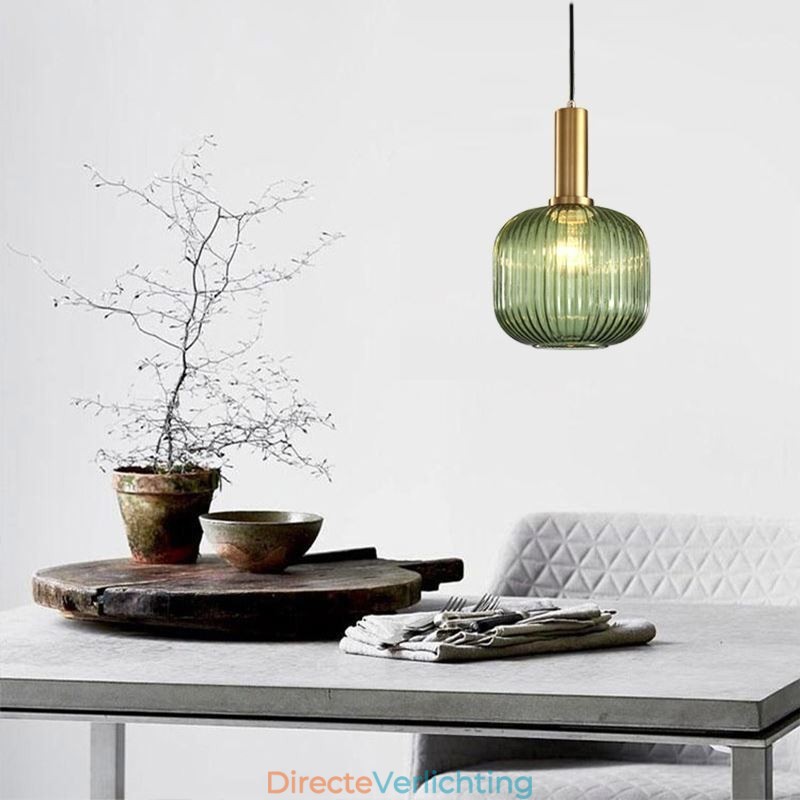 Geribbelde glazen hanglamp met messing houder