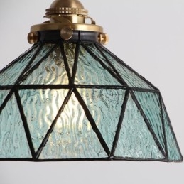 Geometrische hanglamp van gebrandschilderd glas