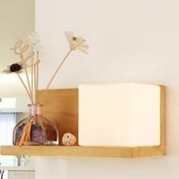 Creatieve eigentijdse en gecontracteerde wandlamp van massief hout en glas