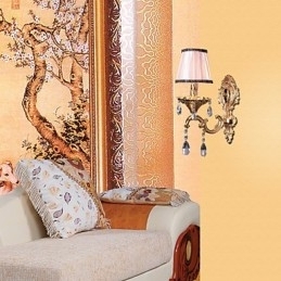 Elegante kristallen wandlamp in roze