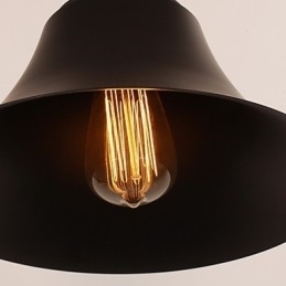 Artistieke wandlamp met retro metalen kap en beugel