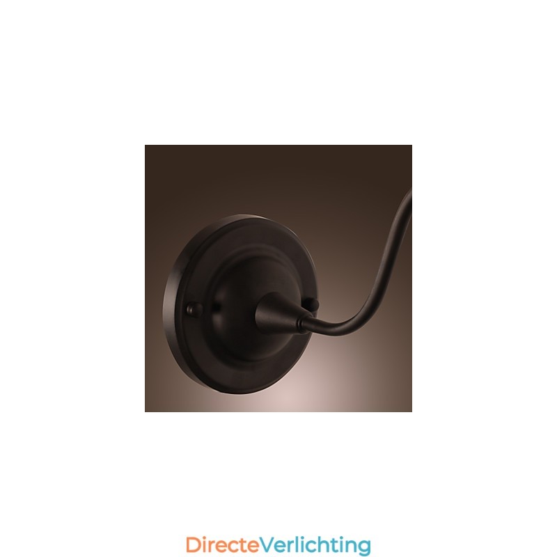 Artistieke wandlamp met retro metalen kap en beugel