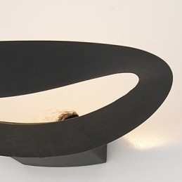 Artistieke wandlamp met 1 lichtbron in zwart-wit