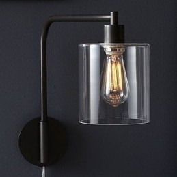 Moderne wandlamp met glazen trommelkap