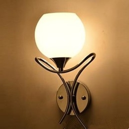 De nieuwe wandlamp, eigentijdse en gecontracteerde bedlamp