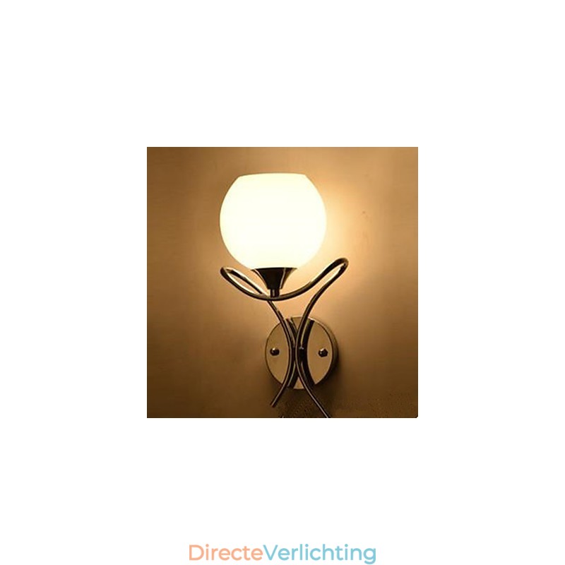 De nieuwe wandlamp, eigentijdse en gecontracteerde bedlamp