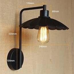 Klassieke decoratieve wandlamp van ijzer, eenvoudig