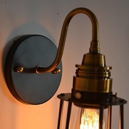 Wandlamp in gecontracteerde stijl in Noord-Amerika