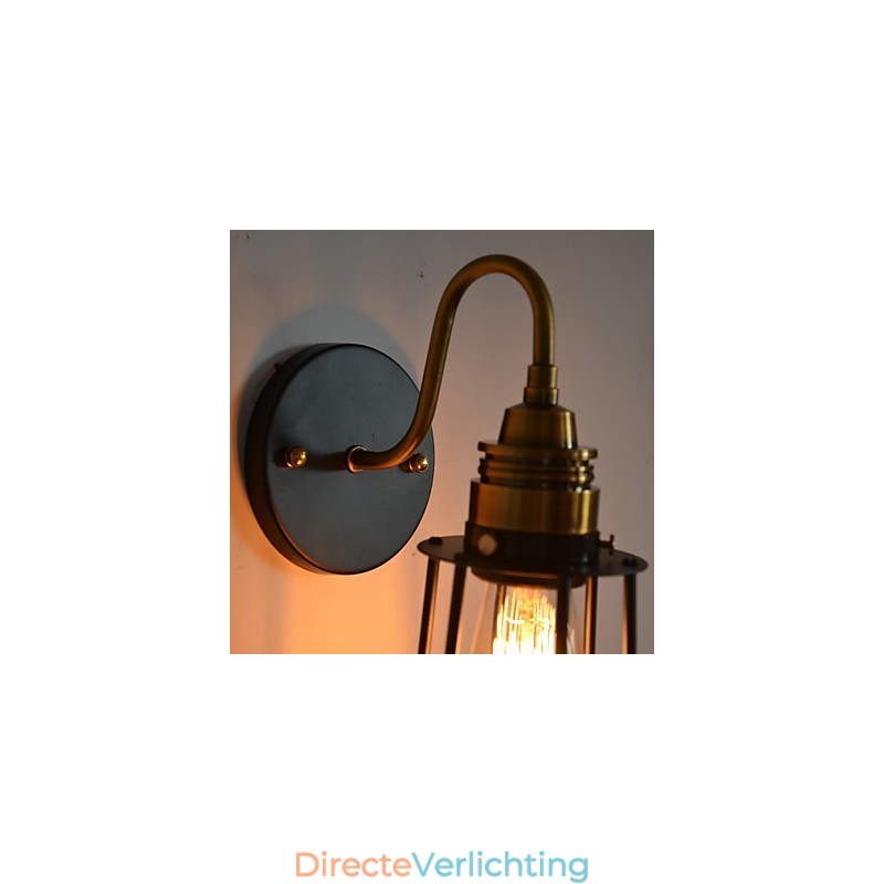 Wandlamp in gecontracteerde stijl in Noord-Amerika