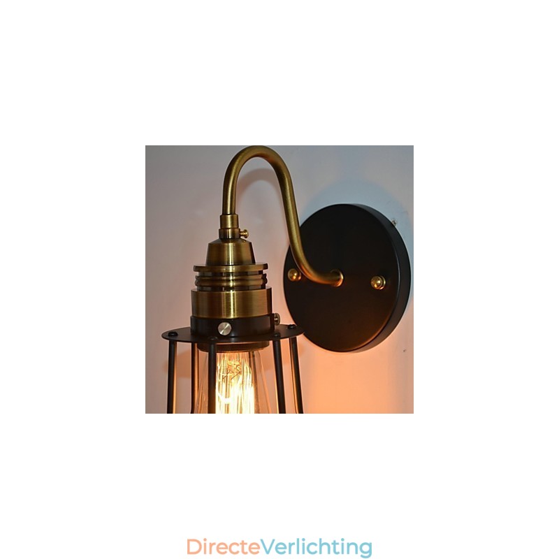 Wandlamp in gecontracteerde stijl in Noord-Amerika