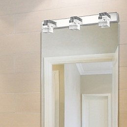 Moderne wandlamp met glazen bubbel kubusvormige kap spiegelfront stijl