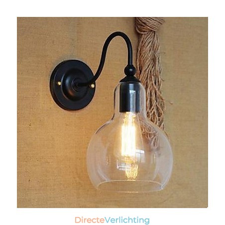 Moderne restaurantversiering wandlamp van smeedijzer en glas Moderne restaurantversiering wandlamp van smeedijzer en glas