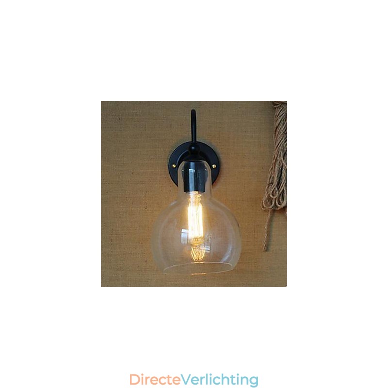 Moderne restaurantversiering wandlamp van smeedijzer en glas